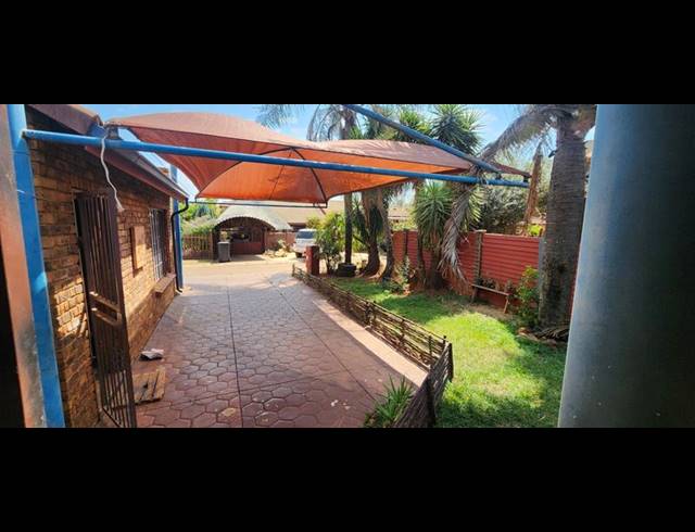 2 BEDROOM HOUSE FOR SALE IN THERESAPARK